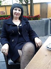 Aroused old slut looks exposed