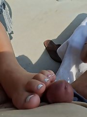 Teasing with toes results in a toe fetish session out in the open