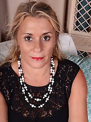 Hairy american housewife playing around