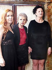 Enchanting mature mom shows her tricks