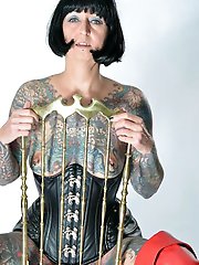 Photo shoot with full body tattooed MILF Cleo - 2