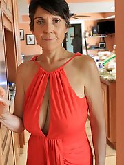Classy old moms are posing fully nude