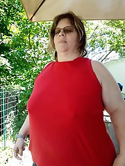 Blonde older lady is playing with her vagina